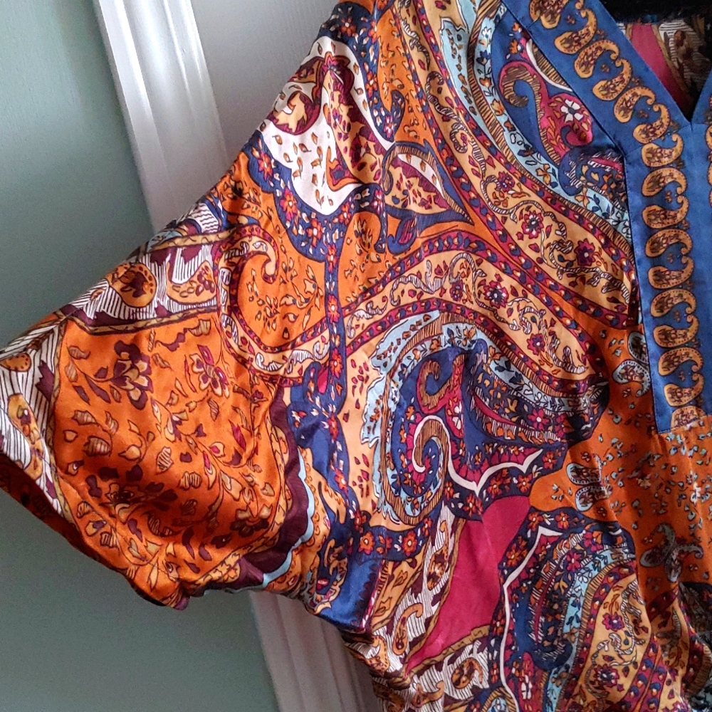 🛍️Guess by Marciano 100% Charmeuse Silk Top - Picture 7 of 8